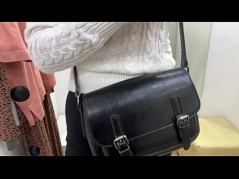 ❤️ Masturbasyona giştî ya keçika ciwan FeralBerry bi dilopek li jûreya fitarê ❤️❌ Pornoya malê li ku.pornoklinge.ru ❤