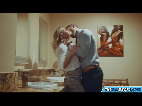 ❤️ Gava ku blondeyek busty we di nav hewşek gelemperî de dixapîne ❤️❌ Pornoya malê li ku.pornoklinge.ru ❤